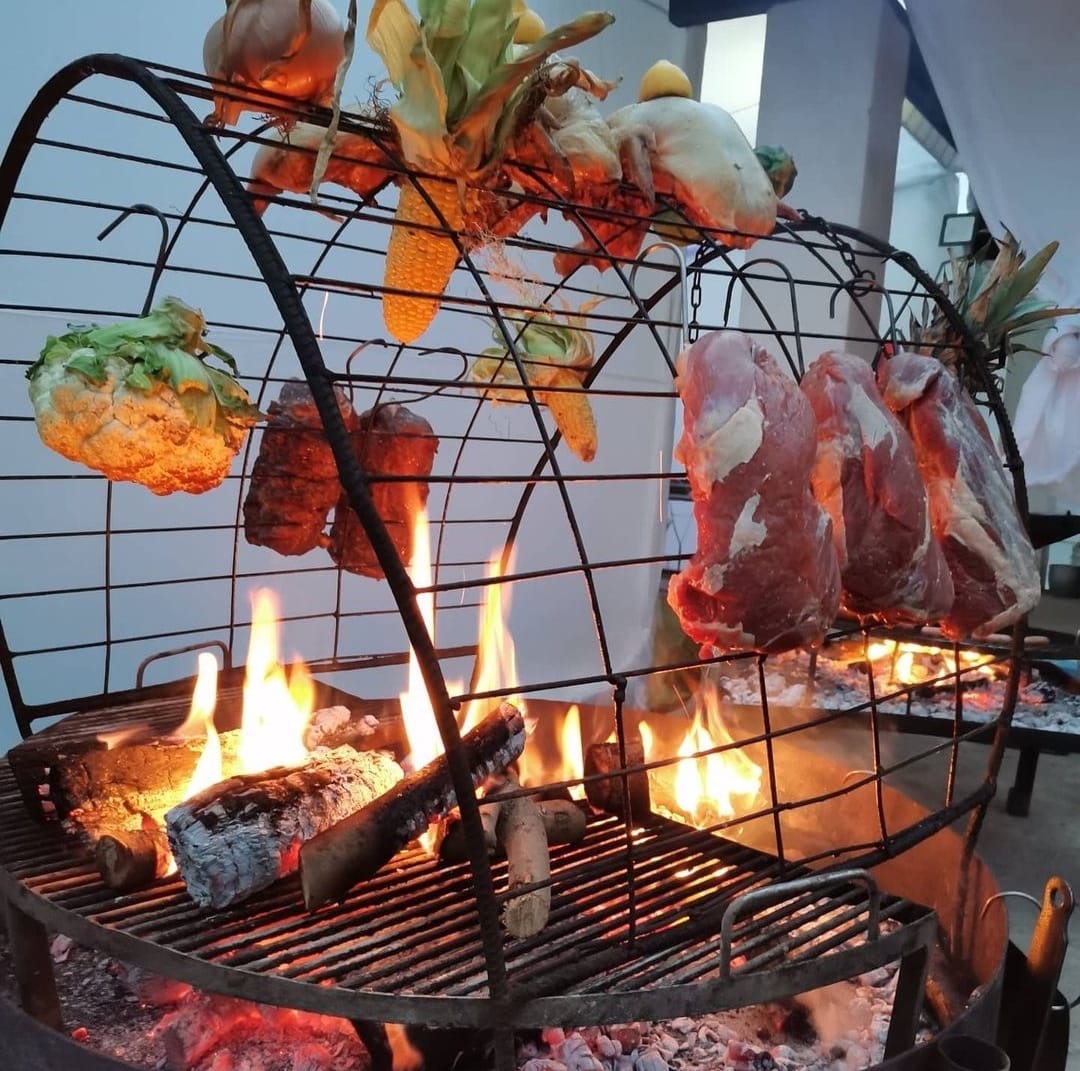 Parrilla con alitas y cortes